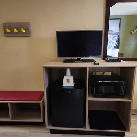 Super 8 By Wyndham Craig Hotel Екстериор снимка
