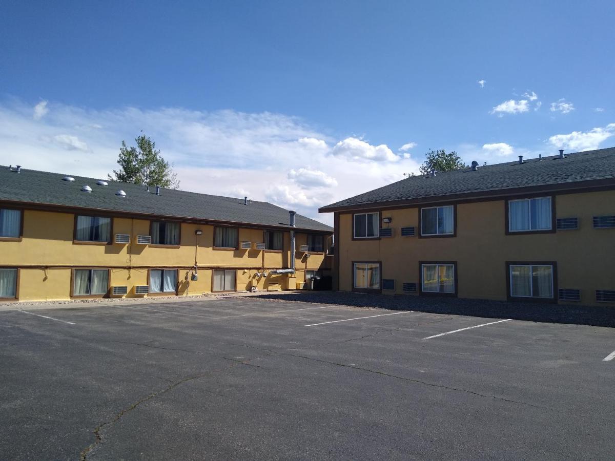 Super 8 By Wyndham Craig Hotel Екстериор снимка