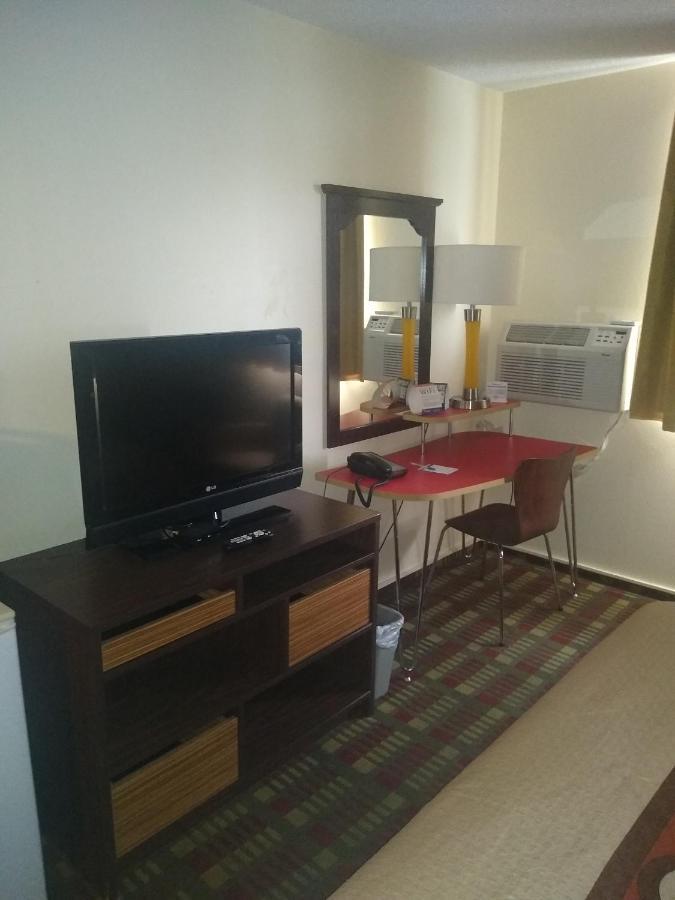 Super 8 By Wyndham Craig Hotel Екстериор снимка