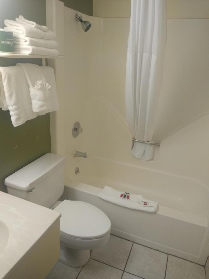 Super 8 By Wyndham Craig Hotel Екстериор снимка