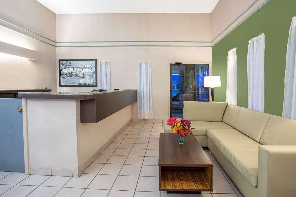 Super 8 By Wyndham Craig Hotel Интериор снимка