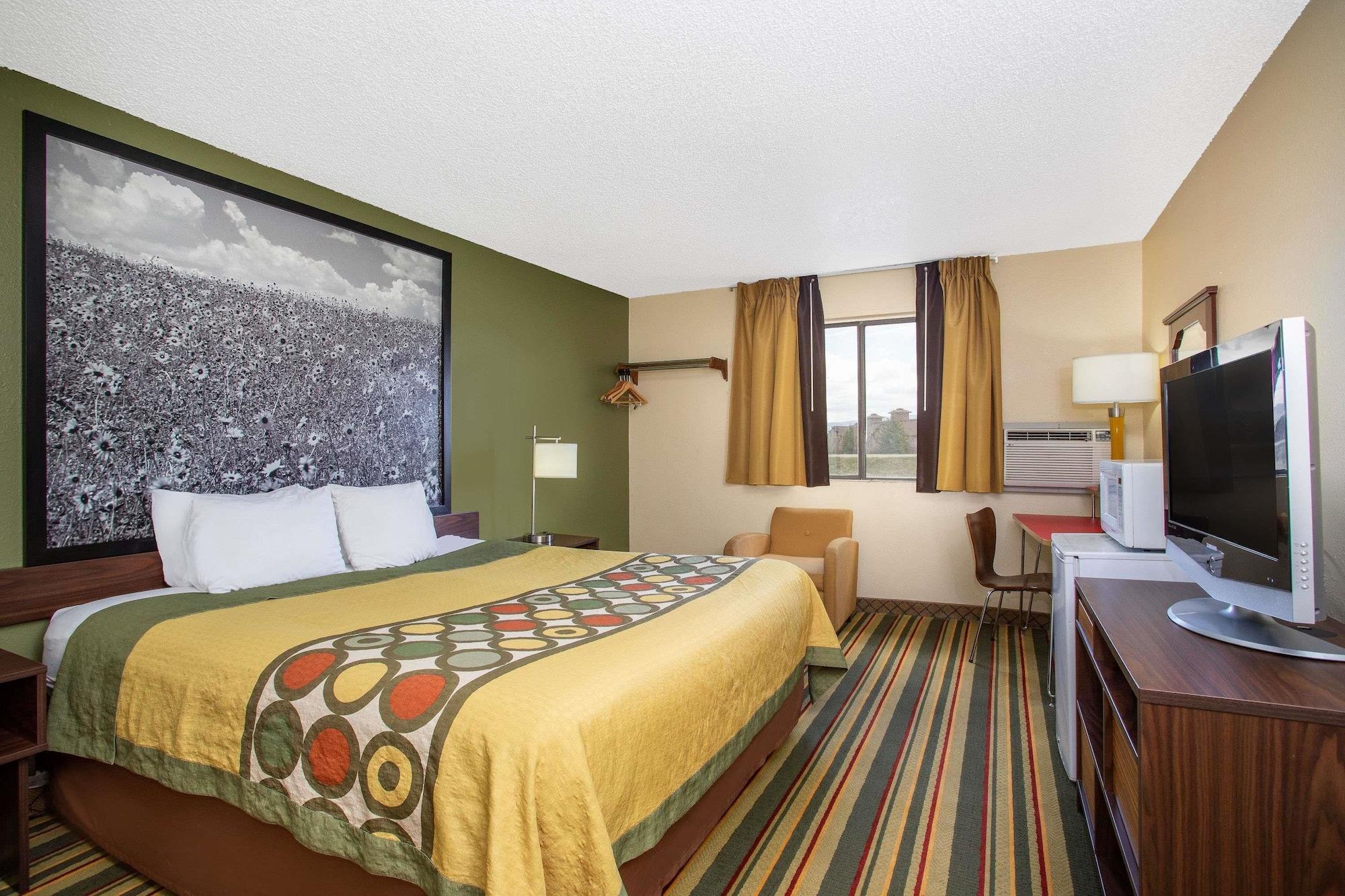 Super 8 By Wyndham Craig Hotel Екстериор снимка