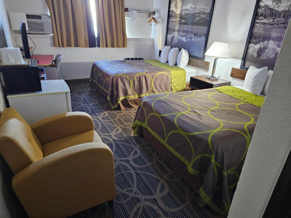 Super 8 By Wyndham Craig Hotel Екстериор снимка