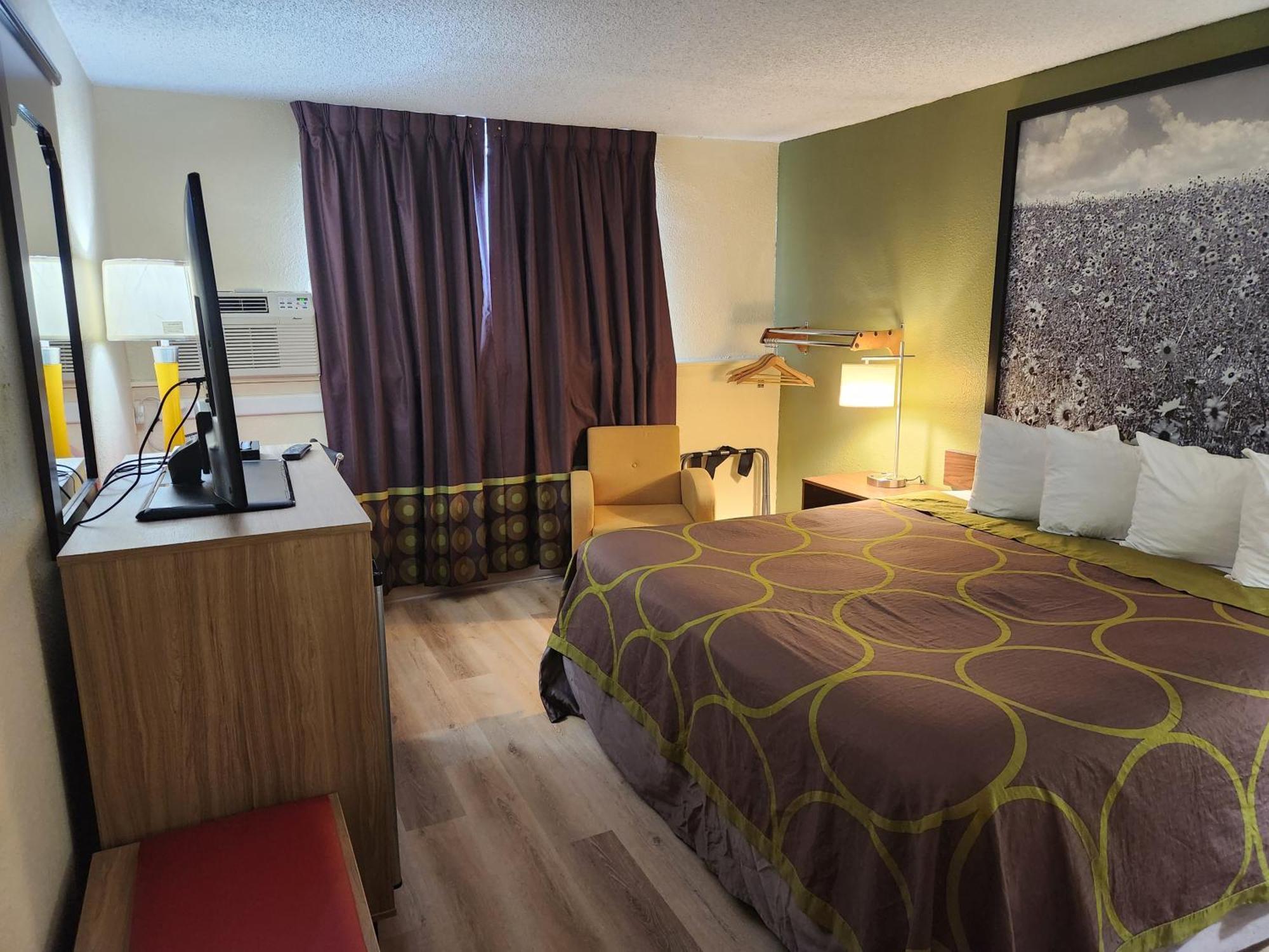 Super 8 By Wyndham Craig Hotel Екстериор снимка